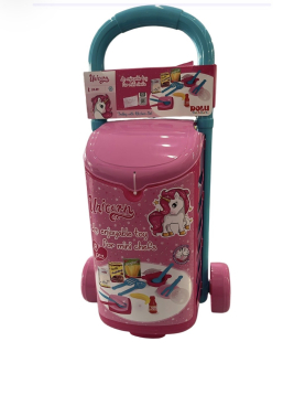 Carrinho unicórnio com utensílios de cozinha